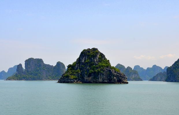 Bai Tu Long Bay